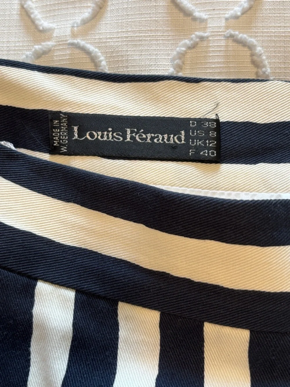 Vintgage Louis Feraud Black &‎ Cream Vertical Stripe Straight Skirt Lined size 8